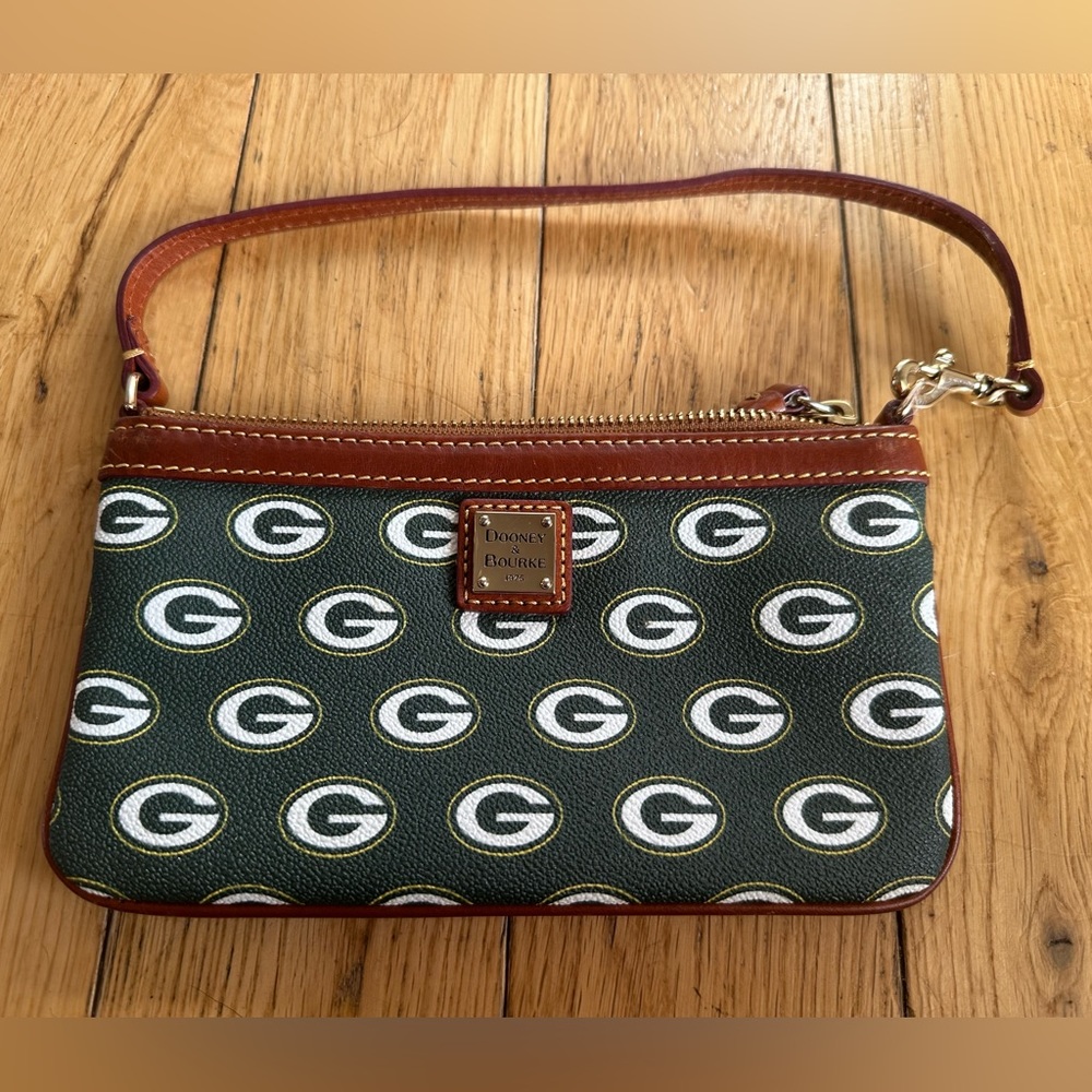 Dooney & Bourke [Green Bay Packers NFL Wristlet]